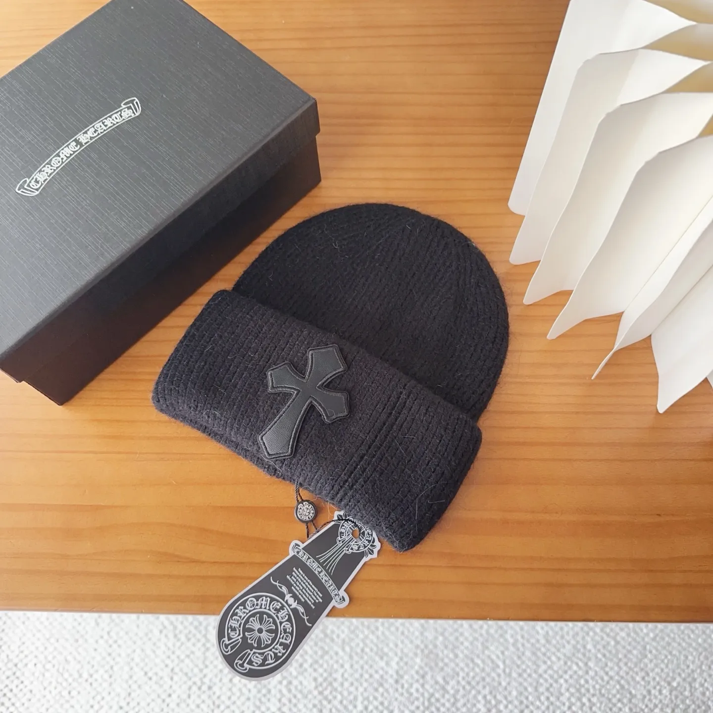 💰56 Crow Heart Angora Rabbit Fur Knitted Beanie for Autumn and Winter. This must be a favorite of minimalism. It is clean, neat, fashionable and versatile, and will definitely not be picky about your face shape! A fashionable classic that lasts forever! Fashionable black and white can be purchased together!